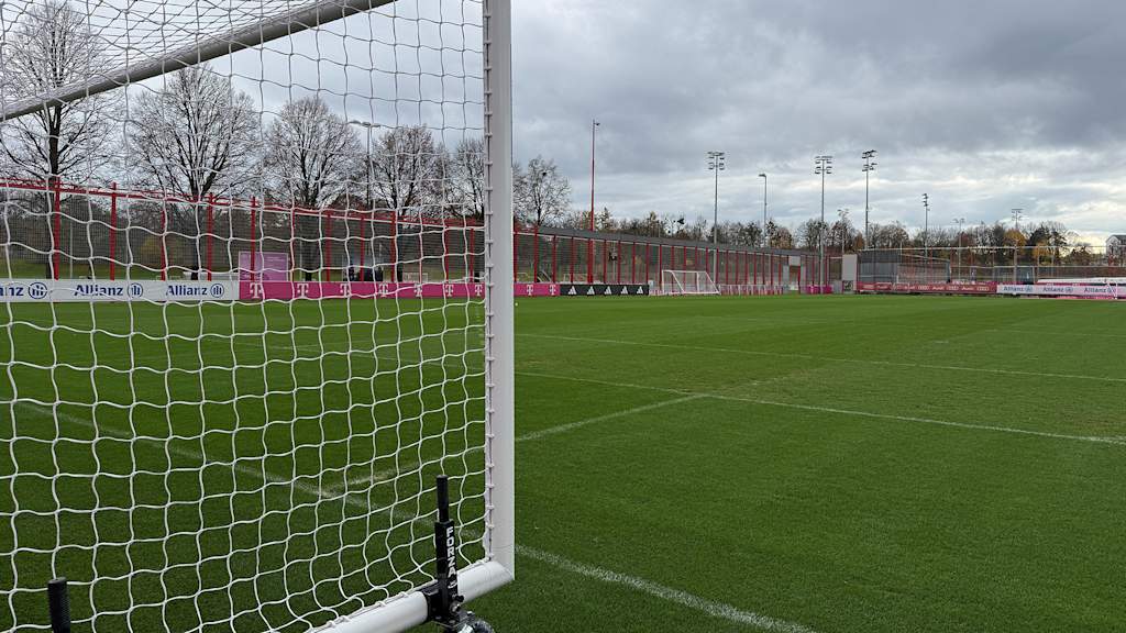 Leerer Trainingsplatz an der Säbener Straße