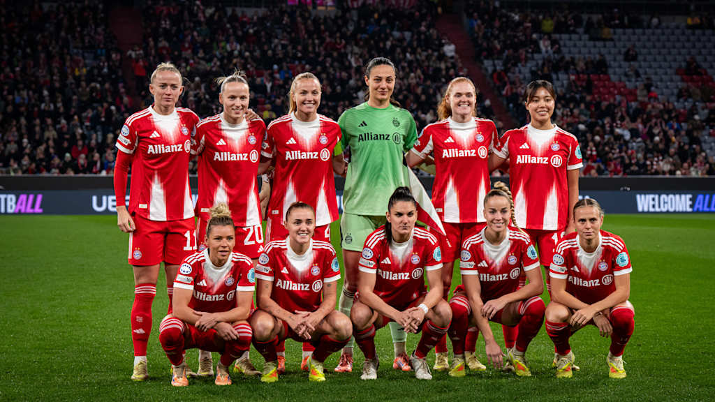 Die FC Bayern Frauen vor dem Spiel gegen Arsenal