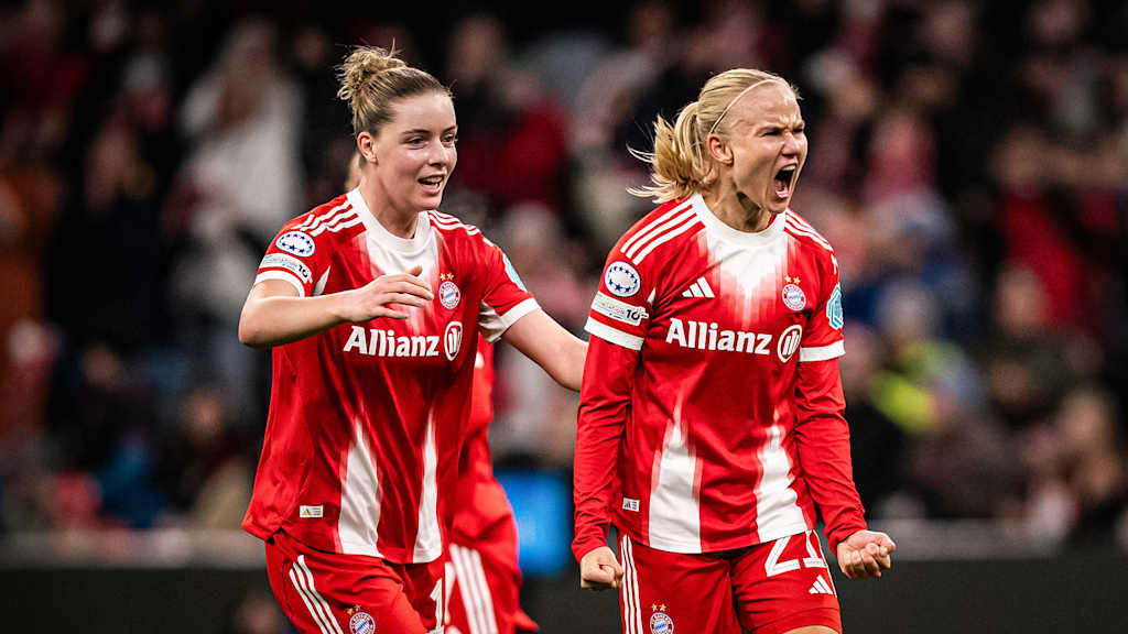 Alara und Pernille Harder jubeln zusammen während des Heimspiels der FC Bayern Frauen in der UEFA Women’s Champions League gegen den FC Arsenal