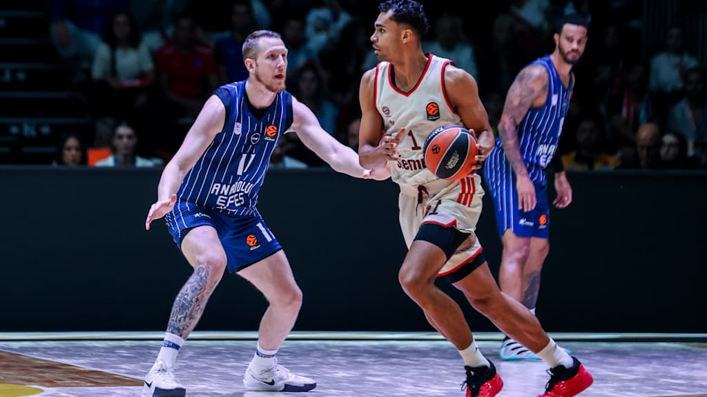 Oscar da Silva dribbling