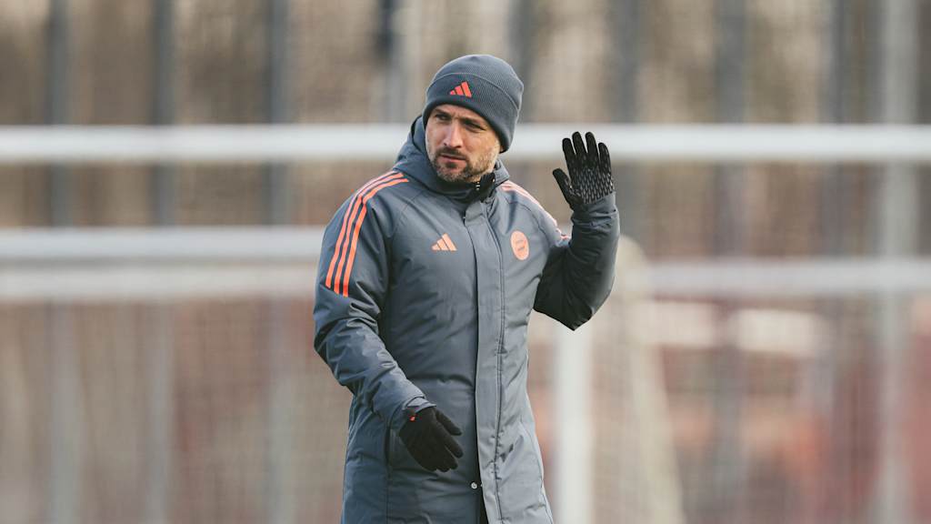 José Barcala während der Trainingseinheit am FC Bayern Campus.