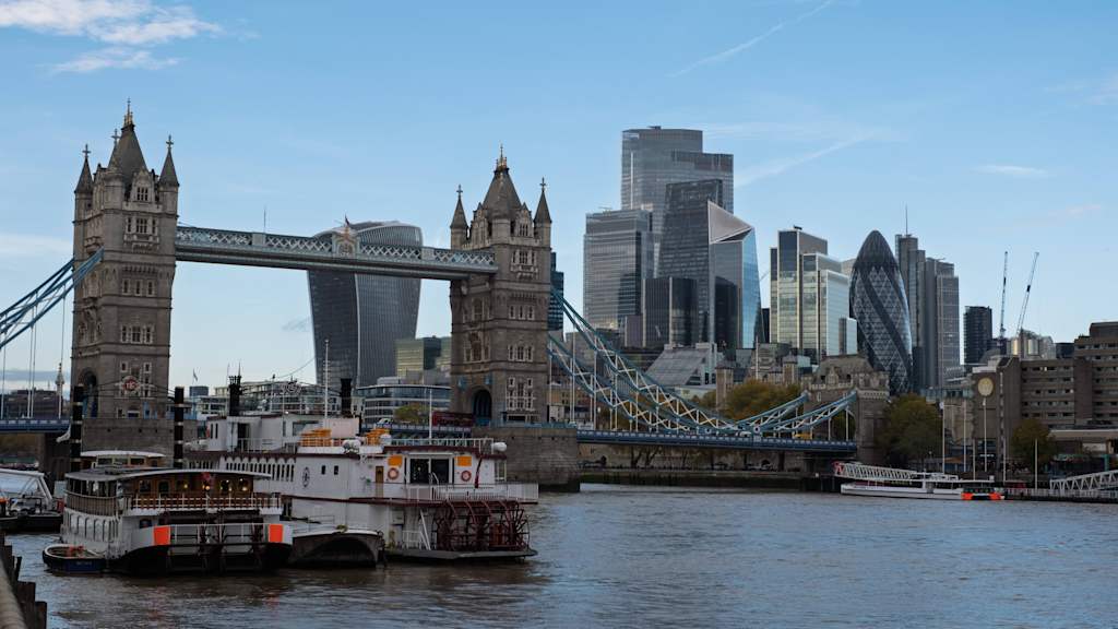 Die britische Metropole mit Tower Bridge und Skyline