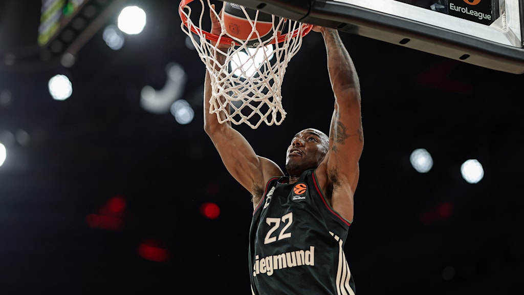 Kamar Baldwin dunking