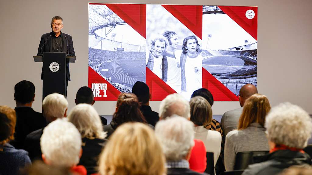 Herbert Hainer hält eine Rede auf der Veranstaltung zum FC Bayern Erinnerungskoffer