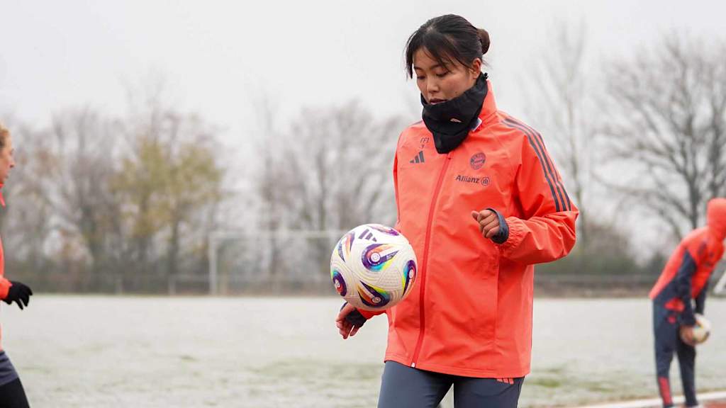 Momoko Tanikawa Bayern training