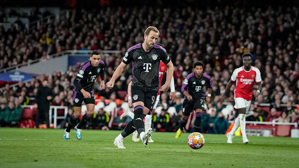 Harry Kane schießt einen Elfmeter im Spiel gegen den FC Arsenal.