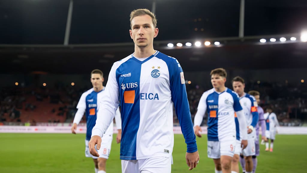 Lovro Zvonarek trägt das Trikot der Grasshoppers Zürich.