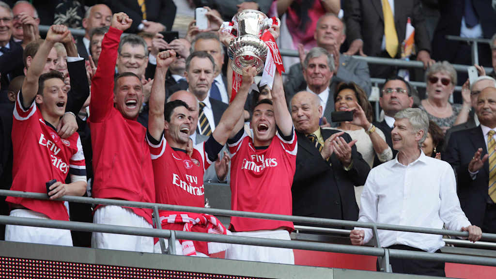 Podolski jubelt mit Özil, Arteta und Wenger über den FA Cup.