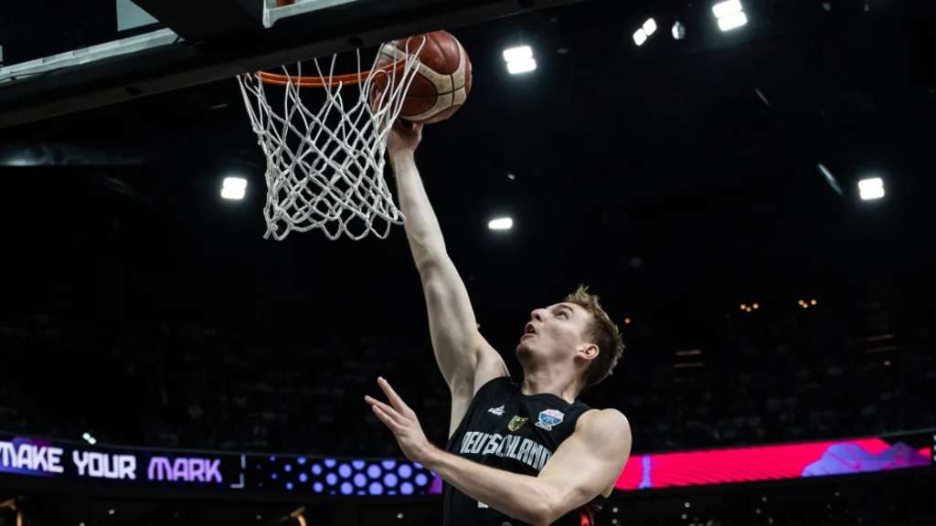 Justus Hollatz mit einem Layup