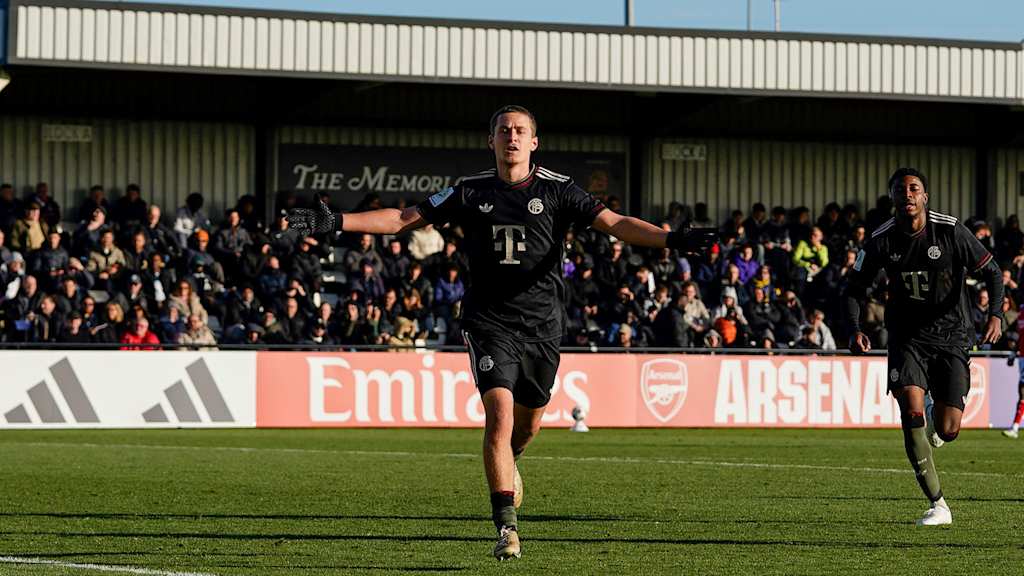 Yll Gashi bejubelt sein Tor gegen den FC Arsenal.