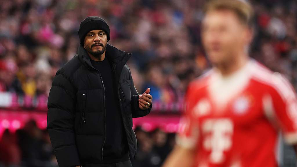 Vincent Kompany coacht an der Seitenlinie im Spiel des FC Bayern gegen den FC St. Pauli.