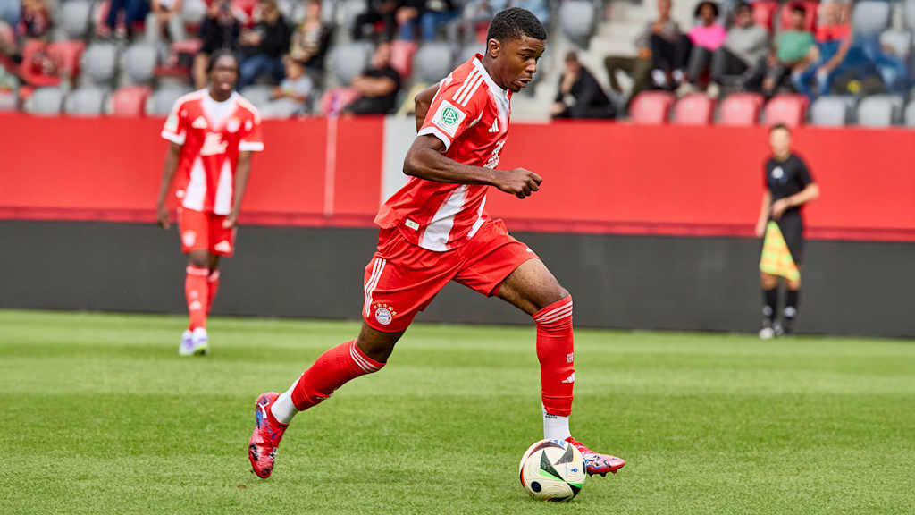 Spielszene aus dem Duell der FC Bayern U19 mit den Stuttgarter Kickers in der U19-DFB-Nachwuchsliga