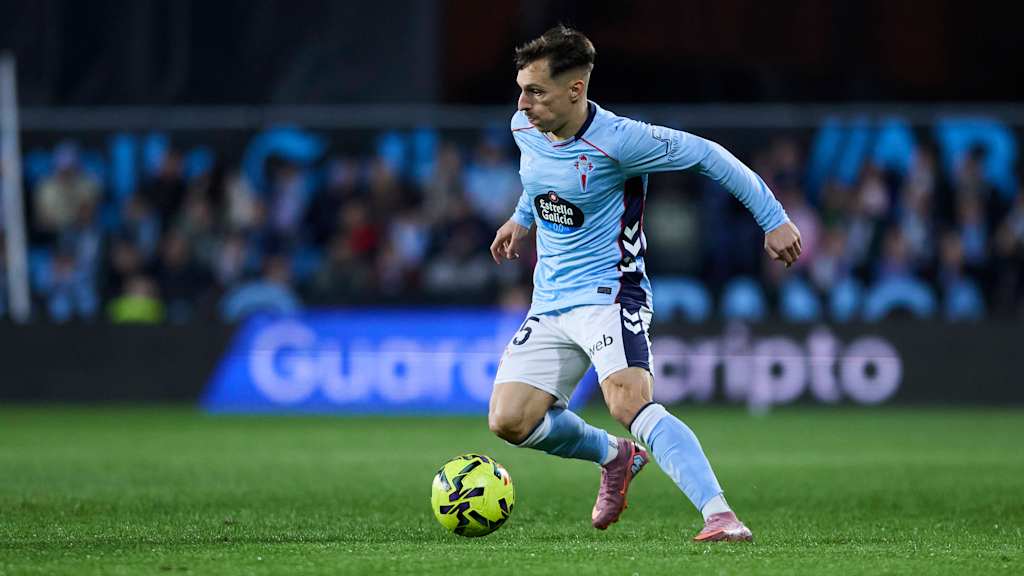 Bryan Zaragoza während einer Dribbelbewegung.