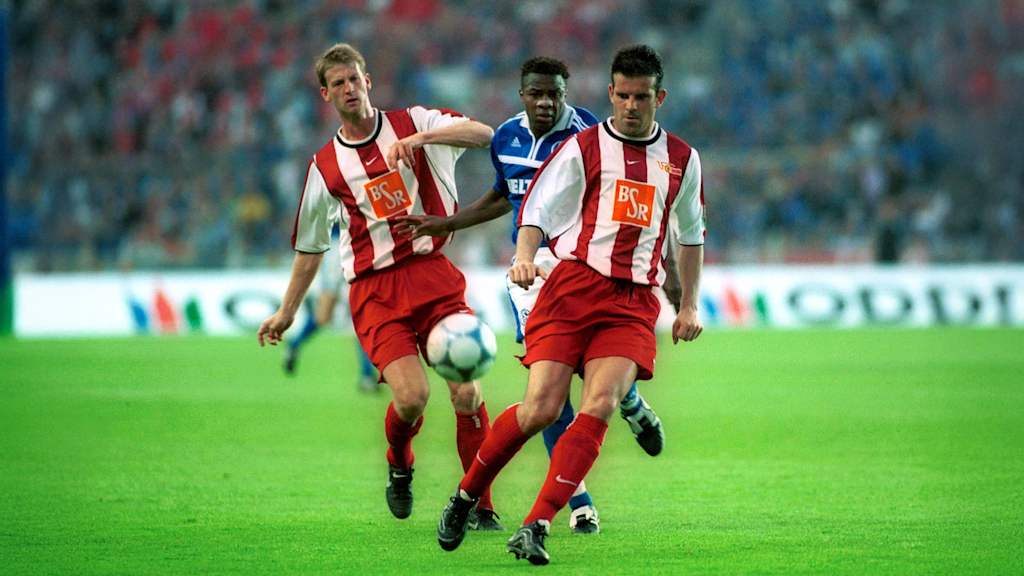Jens Tschiedel y Daniel Ernemann con la camiseta del Union en 2001 contra el FC Schalke 04.