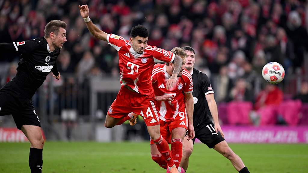 Luis Diaz erzielt das Tor zum 2:1 im Bundesliga-Heimspiel des FC Bayern gegen den FC St. Pauli.