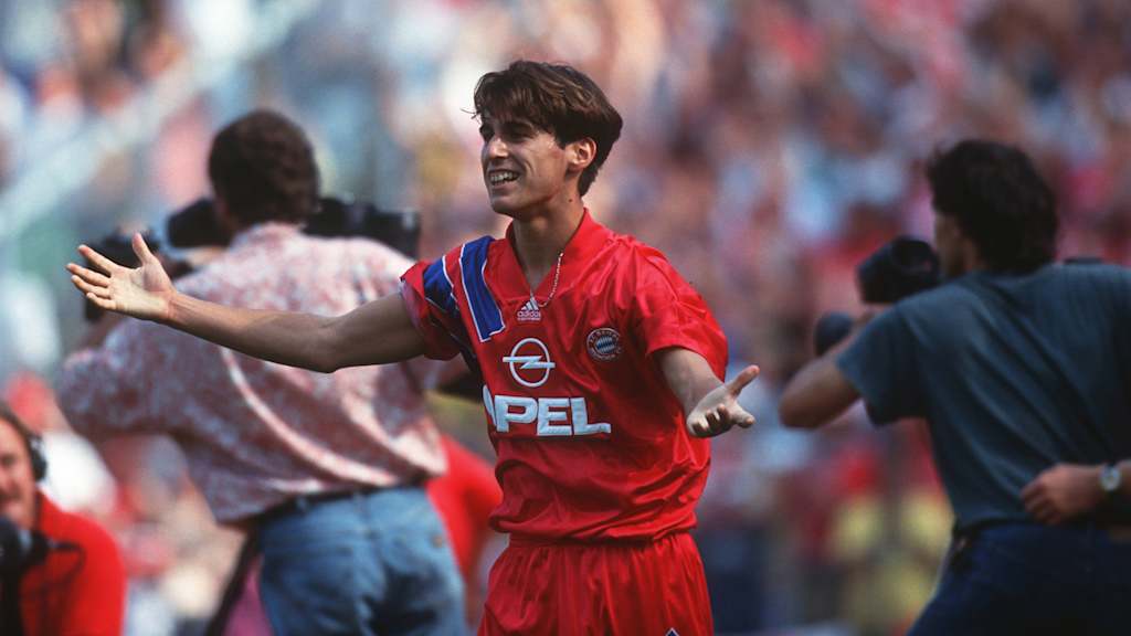 Der sehr junge Mehmet Scholl 1992 – Ballstreichler und Bravo-Liebling.