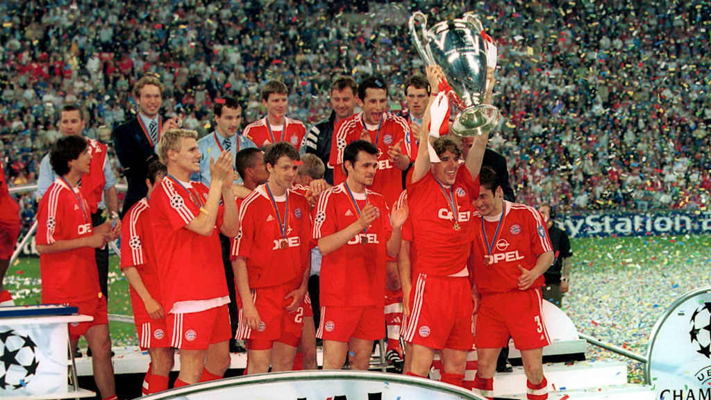 Owen – aber nicht Michael. Unser England-Kanadier 2001 mit sehr schöner Trophäe.