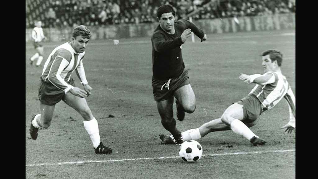 Gerd Müller scores FC Bayern's second goal in January 1967 in a 3-2 extra-time win against Hertha.