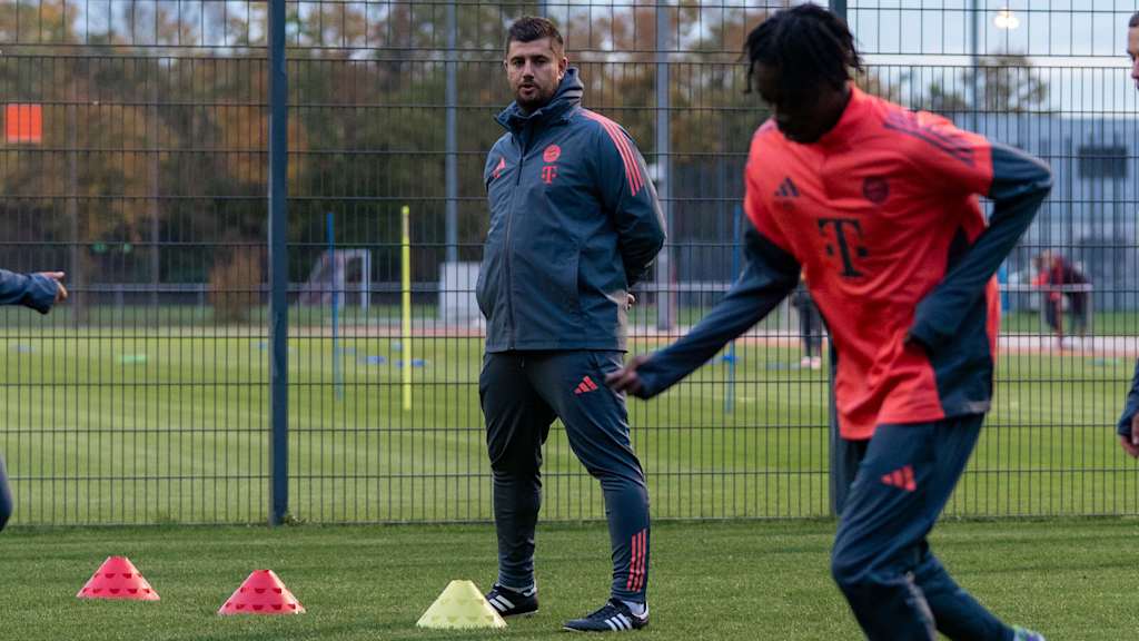 Peter Gaydarov im Training der FC Bayern U19.