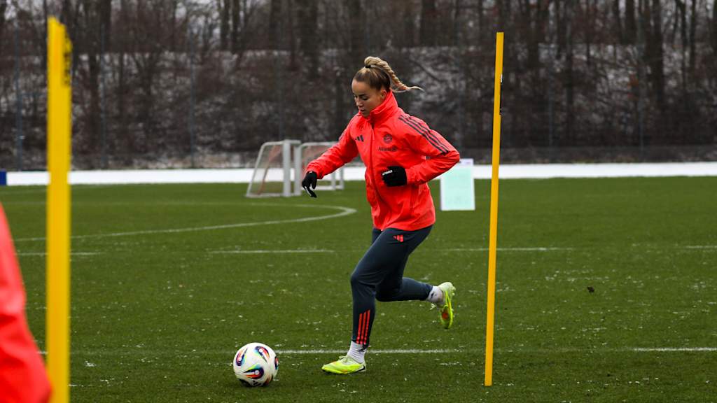Giulia Gwinn im Training der FC Bayern Frauen.