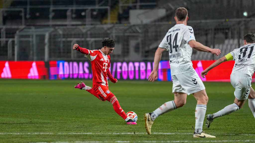 Jussef Nasrawe schießt im Spiel.