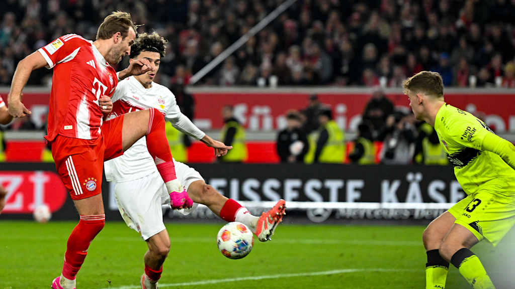 Harry Kane trifft zum 5:0 im Bundesliga-Spiel des FC Bayern beim VfB Stuttgart