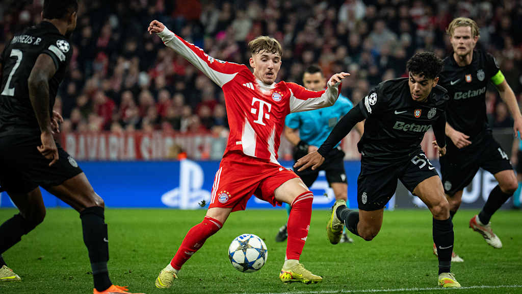 Lennart Karl im Zweikampf mit einem Sporting-Spieler