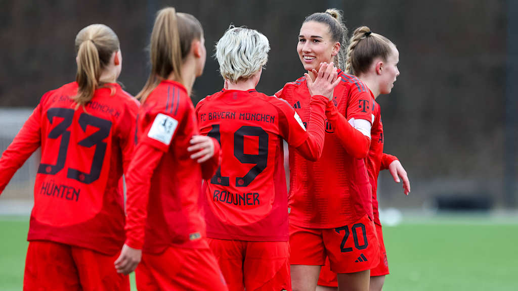 Die FC Bayern Frauen II nach dem 2:2 gegen Berlin.