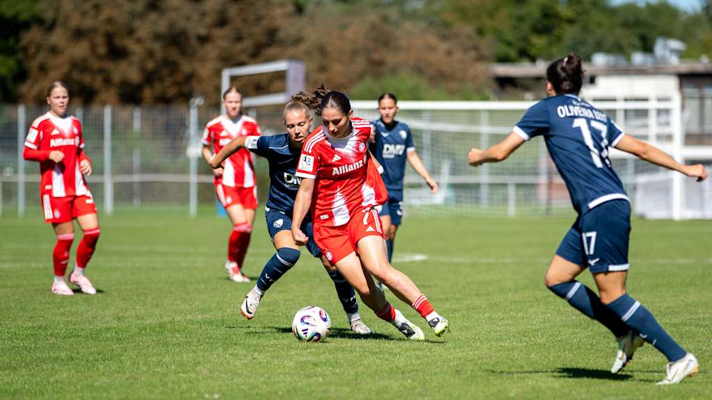 Die FC Bayern Frauen II beim ersten Heimspiel der Saison 2025/26