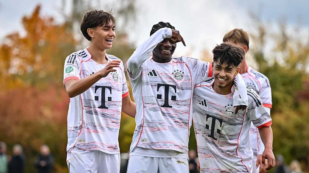 Spielszene aus dem Duell der U19 des FC Bayern mit der SpVgg Unterhaching in der Vorrunde der U19-DFB-Nachwuchsliga