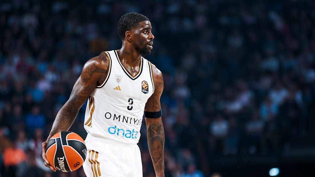 Dwayne Bacon Dribbling