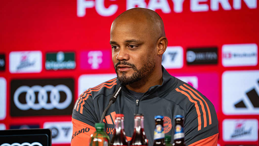 Vincent Kompany spricht im Pressetalk des FC Bayern vor dem Heimspiel gegen den 1. FSV Mainz 05.