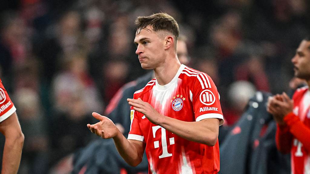 Joshua Kimmich klatscht in die Hände nach dem Bundesliga-Heimspiel des FC Bayern gegen den 1. FSV Mainz 05