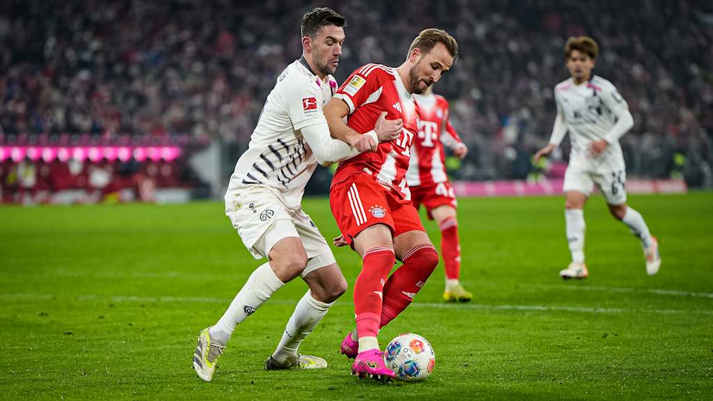 Harry Kane im Zweikampf während des Bundesliga-Heimspiels des FC Bayern gegen den 1. FSV Mainz 05