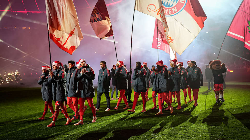 Die Mannschaft bedankt sich bei den Fans nach dem Heimspiel des FC Bayern gegen den 1. FSV Mainz 05 in der Bundesliga