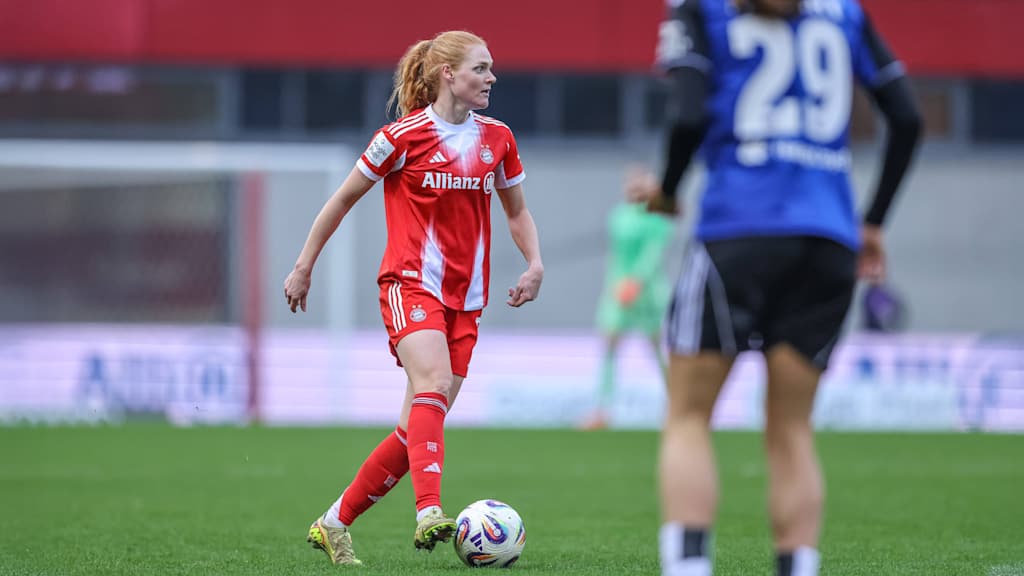 Stine Ballisager während des Heimspiels der FC Bayern Frauen gegen den Hamburger SV.