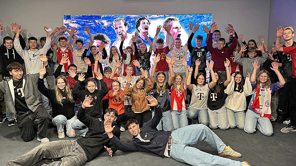 Teens bei der Watch Party im Museum