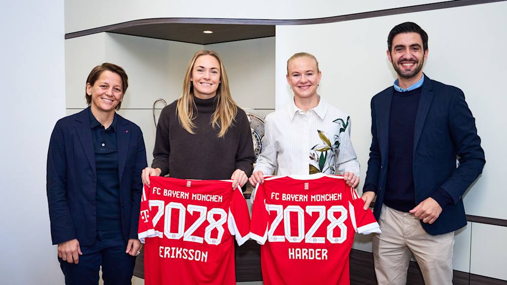 Pernille Harder und Magdalena Eriksson bei der Vertragsverlängerung in der Allianz Arena.