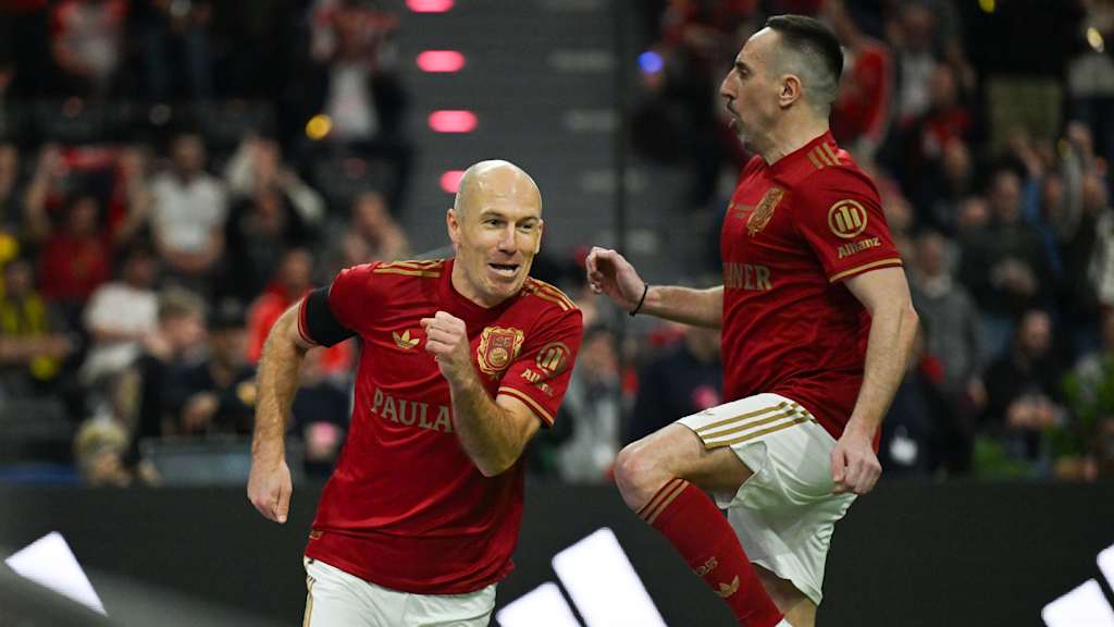 Arjen Robben und Franck Ribéry jubeln in den roten Bayern-Trikots