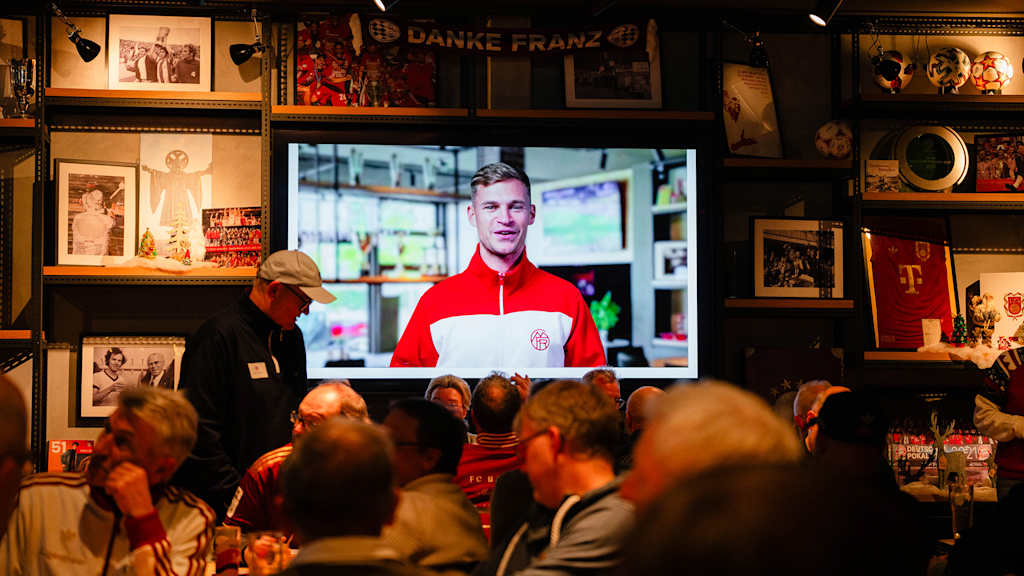 Joshua Kimmich spricht in einer Videobotschaft zu den Mitgliedern des FC Bayern beim Schafkopf-Turnier