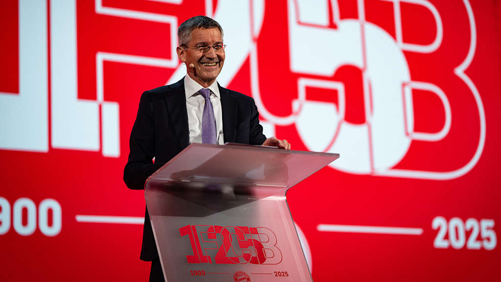 Herbert Hainer hält eine Rede auf der Feier zu 125 Jahren FC Bayern