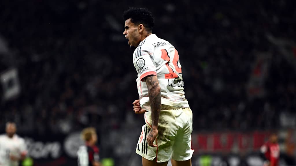 Luis Diaz bejubelt ein Tor im Bundesliga-Spiel des FC Bayern bei Eintracht Frankfurt.