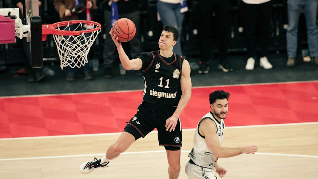 Vladimir Lucic mit dem Layup