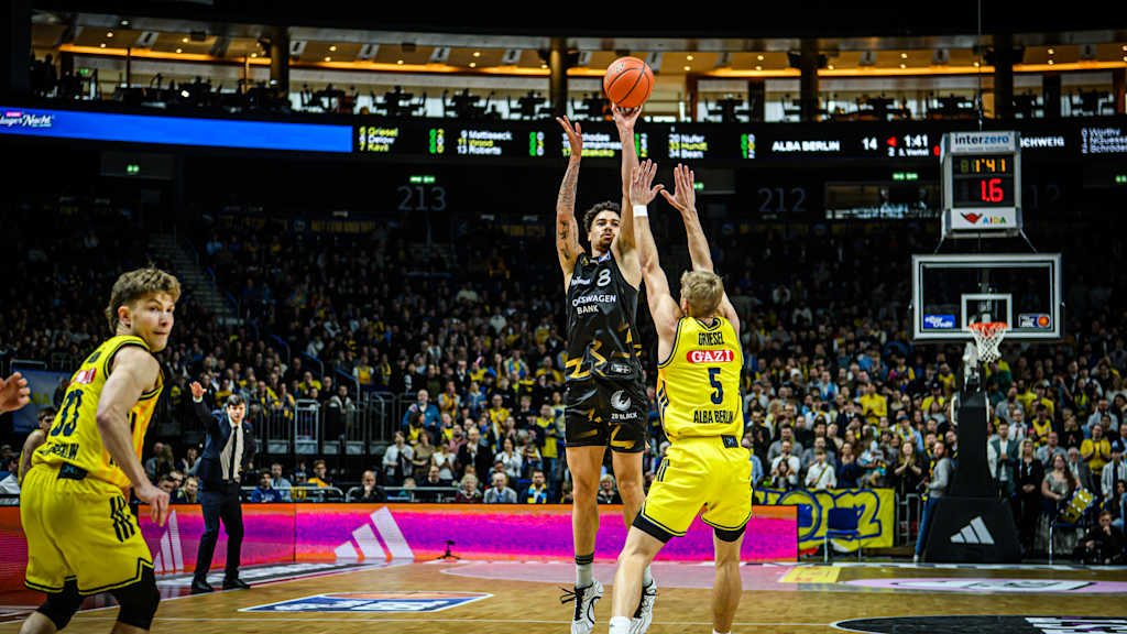 Joshua Obiesie beim Wurf