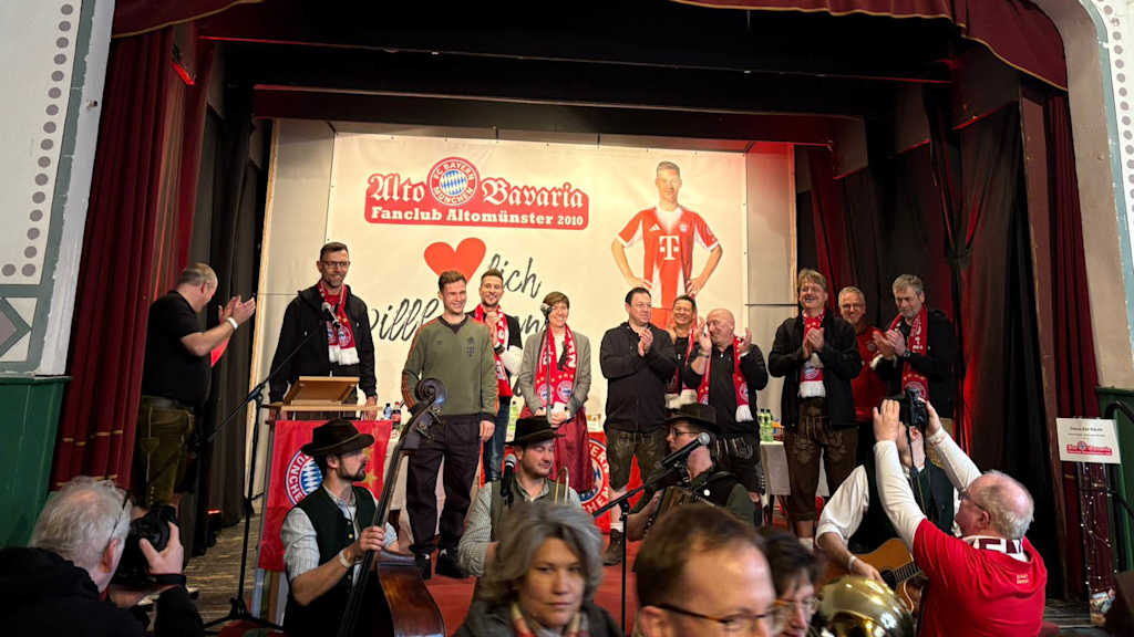Joshua Kimmich beim Fanclubbesuch