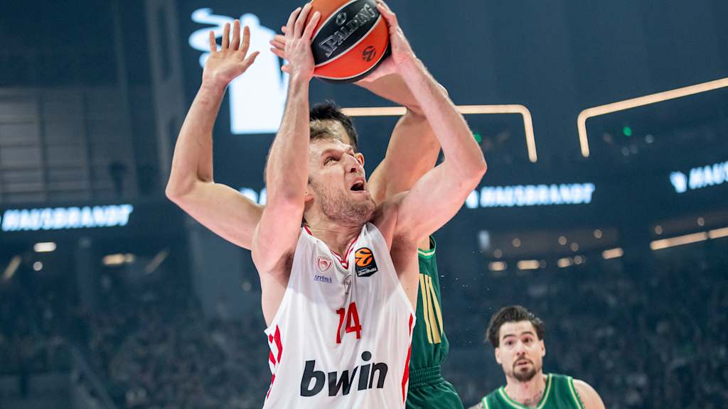 Sasha Vezenkov shot attempt