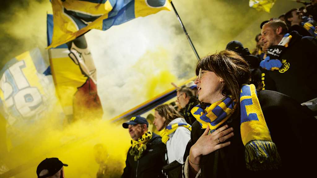 Fans von Royale Union Saint-Gilloise auf der Tribüne bei einem Heimspiel
