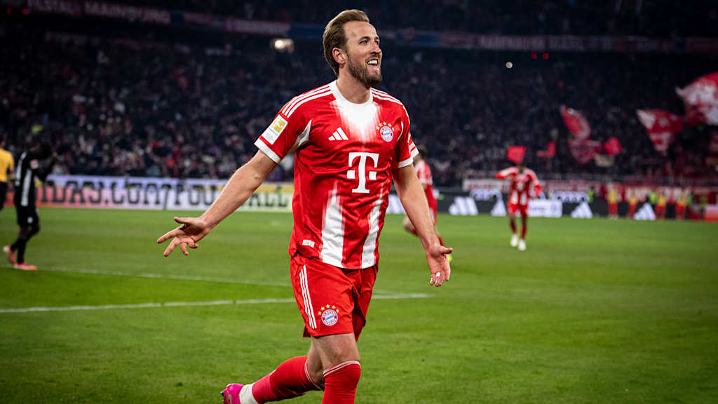 Harry Kane jubelt nach dem 6:1 im Bundesliga-Spiel des FC Bayern gegen den VfL Wolfsburg