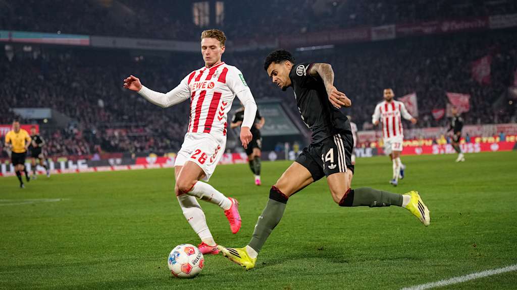 Luis Diaz am Ball im Bundesliga-Spiel des FC Bayern beim 1. FC Köln