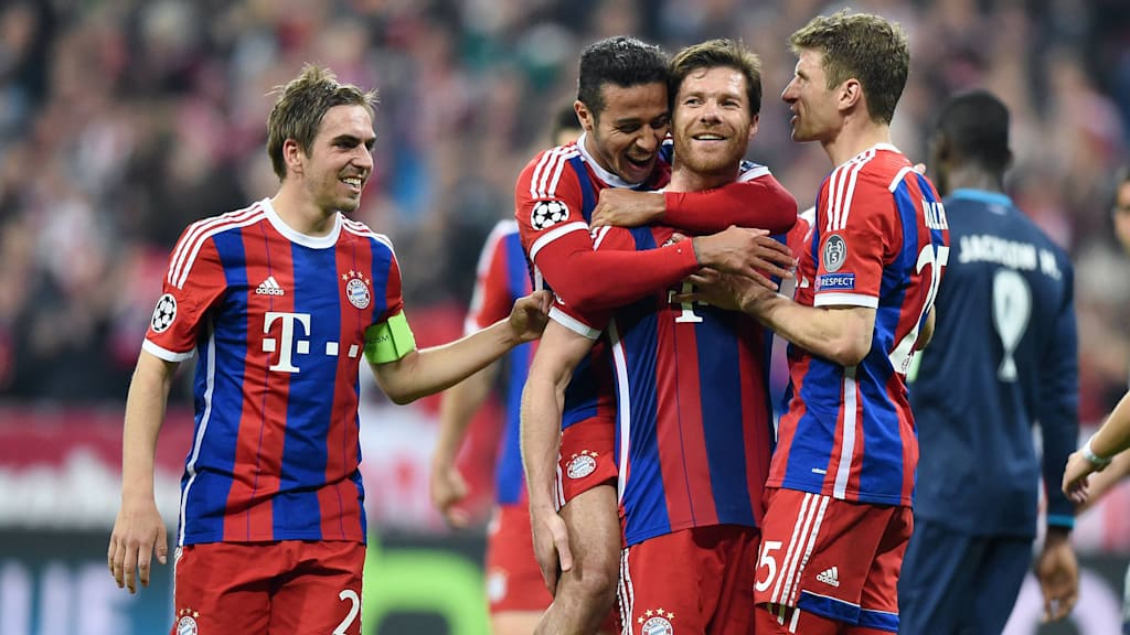 Zauberhafte Zeiten: Thiago Alcântara und Xabi Alonso jubeln mit Philipp Lahm und Thomas Müller.